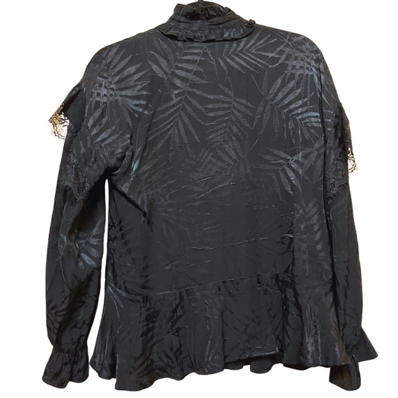 NWOT Zara Black Lace Ruffle button down top blouse Size XS - Picture 4 of 4